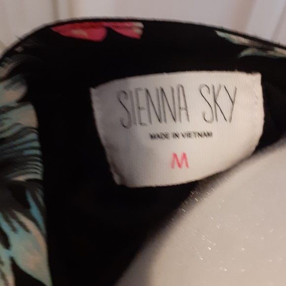 4/$40 Black Floral Dress - Size Medium - Picture 6 of 6